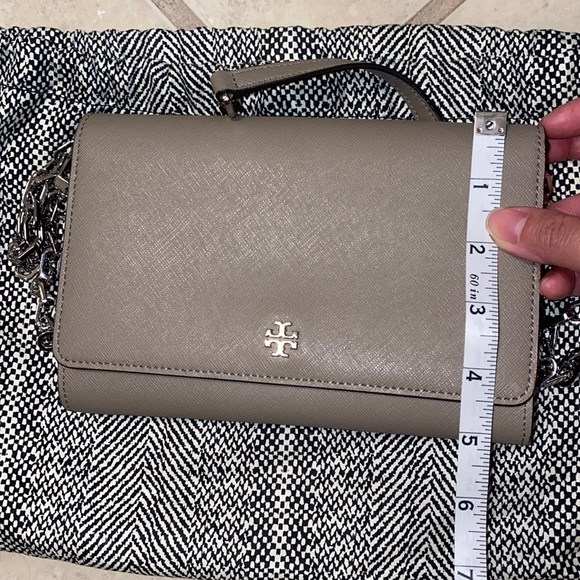 Gray Tory Burch wallet on chain crossbody - Picture 4 of 5